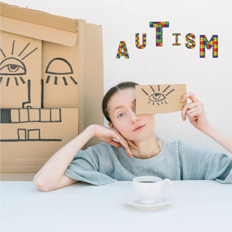 تصویر دختری با نمادهای حواس پنج‌گانه و کلمه Autism